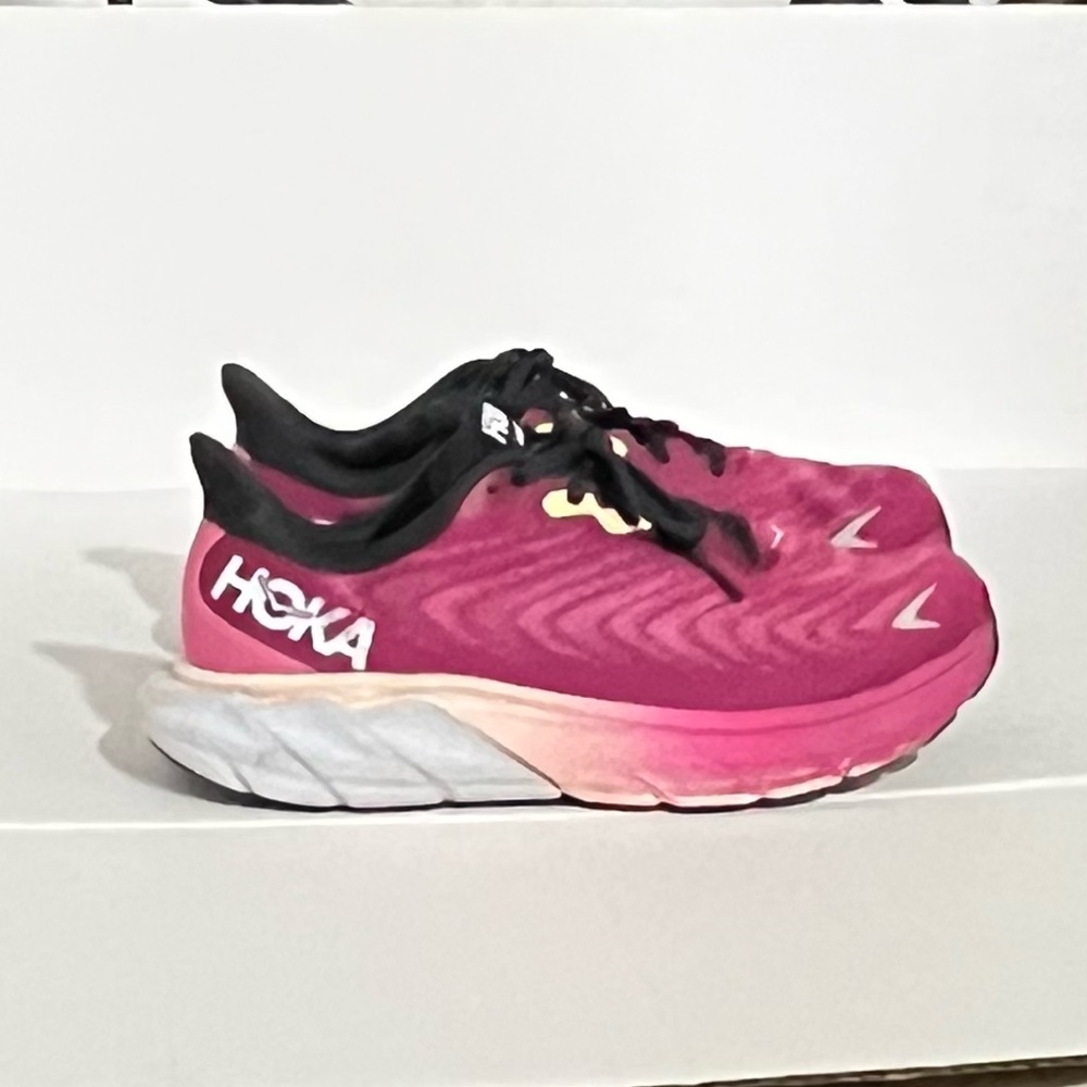 HOKA Arahi 6 Running Shoes - Picture 10 of 12